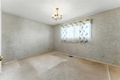 5720 Madigan Drive Ne, Calgary, AB - Indoor Photo Showing Other Room