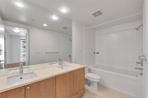 901-1118 12 Avenue Sw, Calgary, AB - Indoor Photo Showing Bathroom