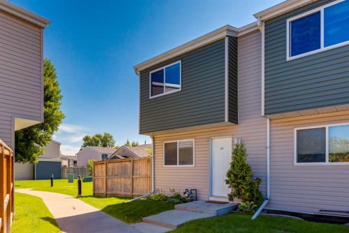 21-5425 Pensacola Crescent SE Calgary, AB T2A 2G7