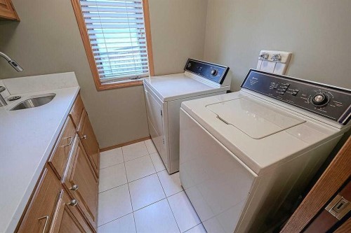 115 Strathaven Circle Sw, Calgary, AB - Indoor Photo Showing Laundry Room