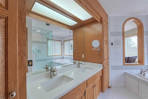 115 Strathaven Circle Sw, Calgary, AB - Indoor Photo Showing Bathroom