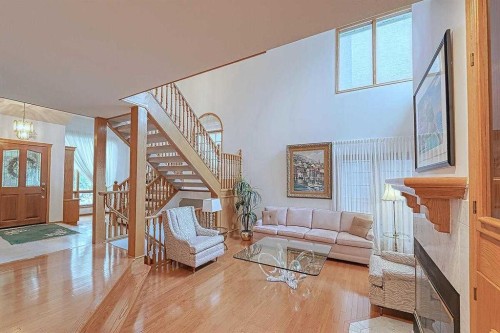 115 Strathaven Circle Sw, Calgary, AB - Indoor Photo Showing Living Room
