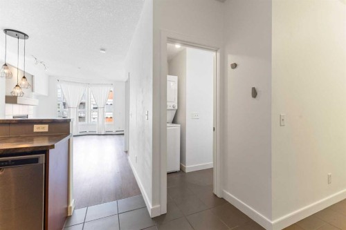 302-2420 34 Avenue Sw, Calgary, AB - Indoor Photo Showing Other Room