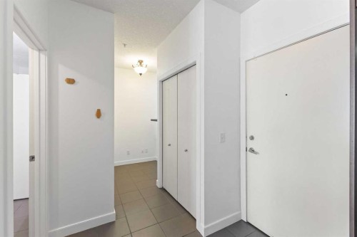 302-2420 34 Avenue Sw, Calgary, AB - Indoor Photo Showing Other Room