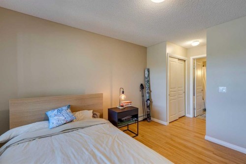 329-22 Richard Place Sw, Calgary, AB - Indoor Photo Showing Bedroom