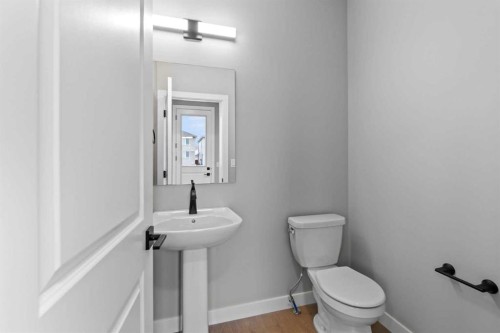 191 Belvedere Crescent Se, Calgary, AB - Indoor Photo Showing Bathroom
