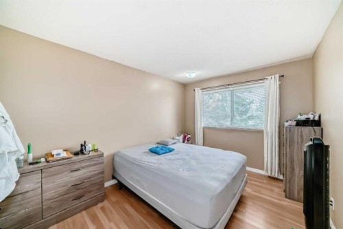 609 40 Street Ne, Calgary, AB - Indoor Photo Showing Bedroom