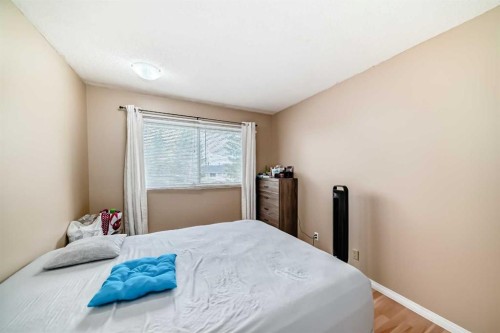 609 40 Street Ne, Calgary, AB - Indoor Photo Showing Bedroom