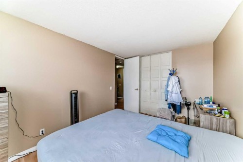 609 40 Street Ne, Calgary, AB - Indoor Photo Showing Bedroom