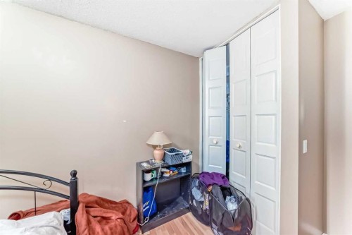 609 40 Street Ne, Calgary, AB - Indoor Photo Showing Bedroom