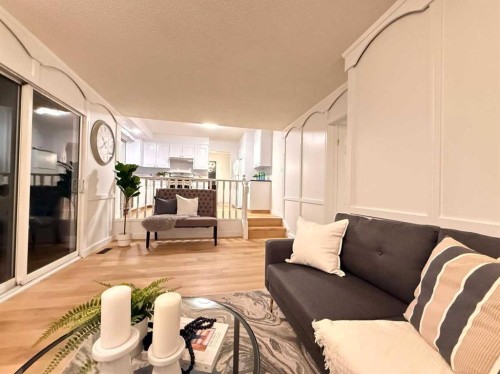 5632 Dalhousie Drive Nw, Calgary, AB - Indoor Photo Showing Living Room