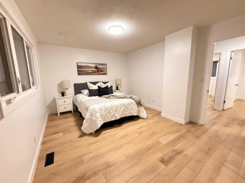 5632 Dalhousie Drive Nw, Calgary, AB - Indoor Photo Showing Bedroom