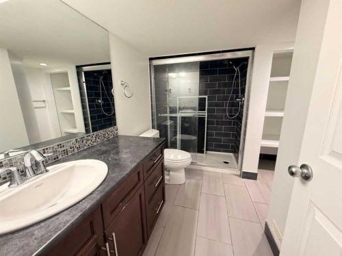 5632 Dalhousie Drive Nw, Calgary, AB - Indoor Photo Showing Bathroom