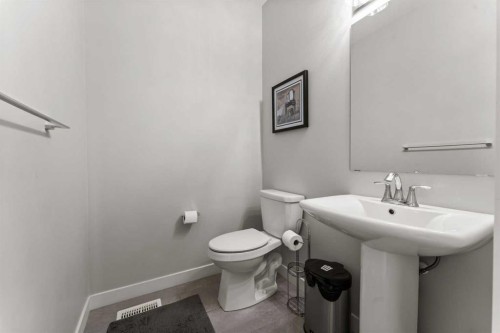 804 Shawnee Terrace Sw, Calgary, AB - Indoor Photo Showing Bathroom