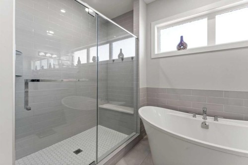 804 Shawnee Terrace Sw, Calgary, AB - Indoor Photo Showing Bathroom