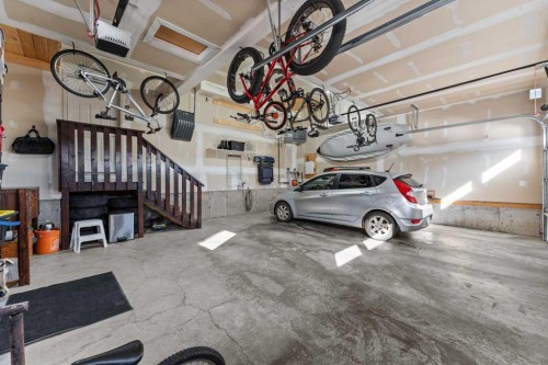 804 Shawnee Terrace Sw, Calgary, AB - Indoor Photo Showing Garage