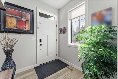 804 Shawnee Terrace Sw, Calgary, AB - Indoor Photo Showing Other Room