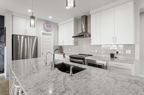 804 Shawnee Terrace Sw, Calgary, AB - Indoor Photo Showing Kitchen With Double Sink With Upgraded Kitchen