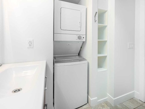 303-410 1 Avenue Ne, Calgary, AB - Indoor Photo Showing Laundry Room