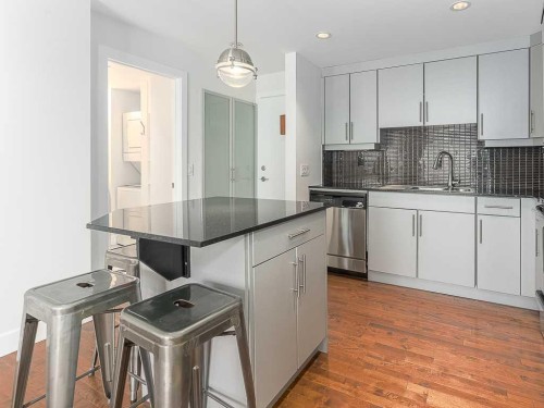 303-410 1 Avenue Ne, Calgary, AB - Indoor Photo Showing Kitchen