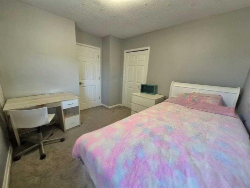 422 Bridlecreek Green Sw, Calgary, AB - Indoor Photo Showing Bedroom