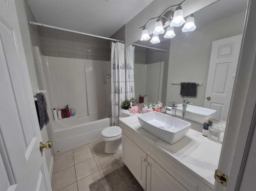 422 Bridlecreek Green Sw, Calgary, AB - Indoor Photo Showing Bathroom