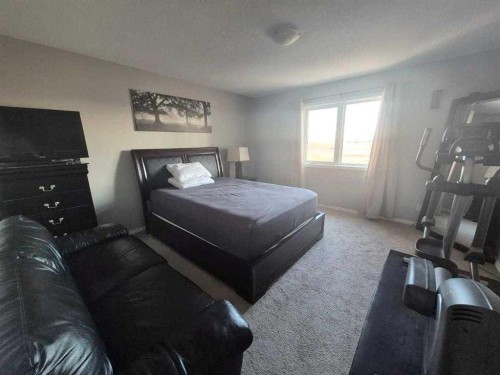 422 Bridlecreek Green Sw, Calgary, AB - Indoor Photo Showing Bedroom
