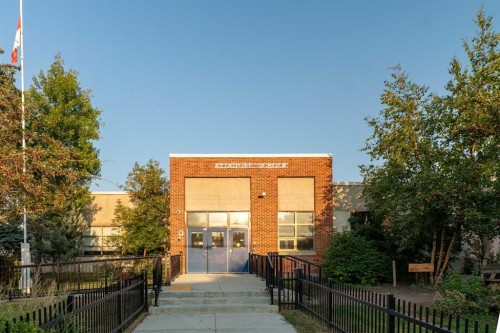 4507 17 Street Sw, Calgary, AB - Outdoor