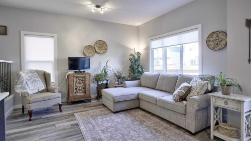 135 Reunion Loop Nw, Airdrie, AB - Indoor Photo Showing Living Room