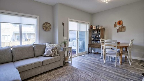 135 Reunion Loop Nw, Airdrie, AB - Indoor Photo Showing Living Room