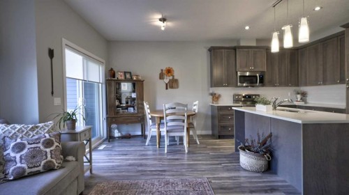 135 Reunion Loop Nw, Airdrie, AB - Indoor Photo Showing Kitchen