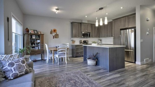 135 Reunion Loop Nw, Airdrie, AB - Indoor Photo Showing Kitchen With Upgraded Kitchen