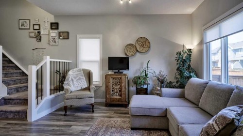135 Reunion Loop Nw, Airdrie, AB - Indoor Photo Showing Living Room