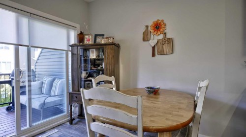 135 Reunion Loop Nw, Airdrie, AB - Indoor Photo Showing Dining Room