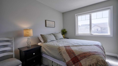 135 Reunion Loop Nw, Airdrie, AB - Indoor Photo Showing Bedroom