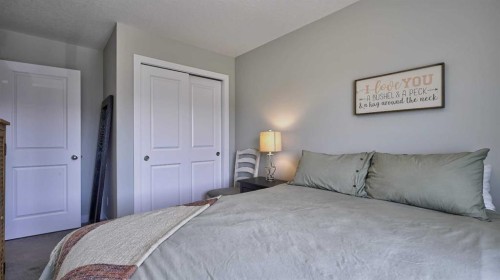 135 Reunion Loop Nw, Airdrie, AB - Indoor Photo Showing Bedroom