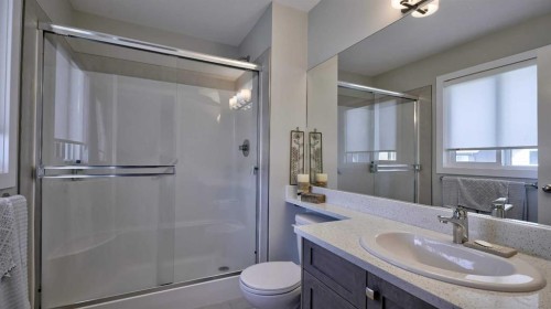 135 Reunion Loop Nw, Airdrie, AB - Indoor Photo Showing Bathroom