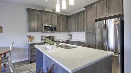 135 Reunion Loop Nw, Airdrie, AB - Indoor Photo Showing Kitchen With Double Sink With Upgraded Kitchen