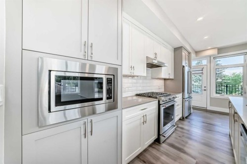 115-1702 17 Avenue Sw, Calgary, AB - Indoor Photo Showing Kitchen With Upgraded Kitchen