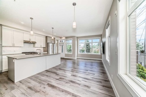 115-1702 17 Avenue Sw, Calgary, AB - Indoor Photo Showing Kitchen With Upgraded Kitchen