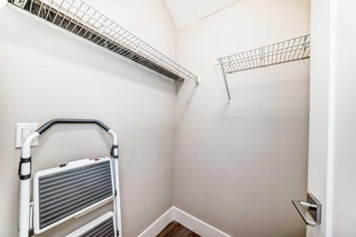 115-1702 17 Avenue Sw, Calgary, AB - Indoor With Storage