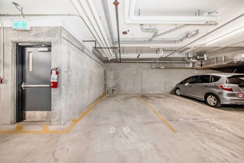 115-1702 17 Avenue Sw, Calgary, AB - Indoor Photo Showing Garage