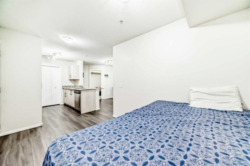 4513-4641 128 Avenue Ne, Calgary, AB - Indoor Photo Showing Bedroom