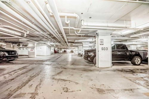 4513-4641 128 Avenue Ne, Calgary, AB - Indoor Photo Showing Garage