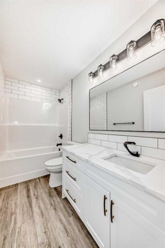 27 Williams Avenue, Olds, AB - Indoor Photo Showing Bathroom