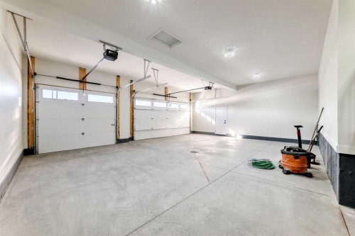 27 Williams Avenue, Olds, AB - Indoor Photo Showing Garage