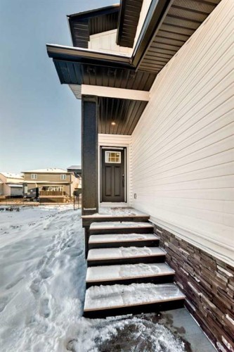 27 Williams Avenue, Olds, AB - Outdoor