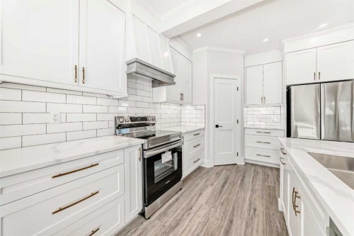 27 Williams Avenue, Olds, AB - Indoor Photo Showing Kitchen With Double Sink With Upgraded Kitchen