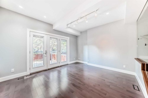 2414 31 Avenue Sw, Calgary, AB - Indoor Photo Showing Other Room