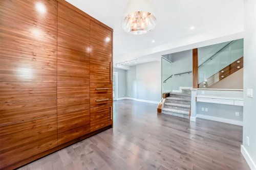 2414 31 Avenue Sw, Calgary, AB - Indoor Photo Showing Other Room